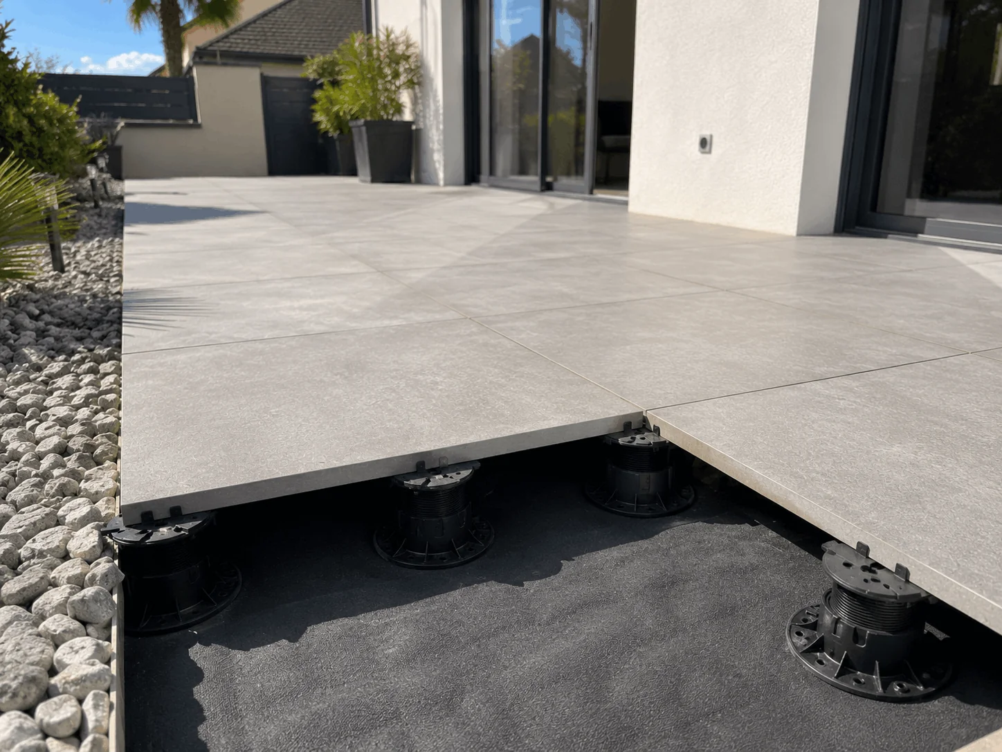 Terrasse en grès cérame sur plots
