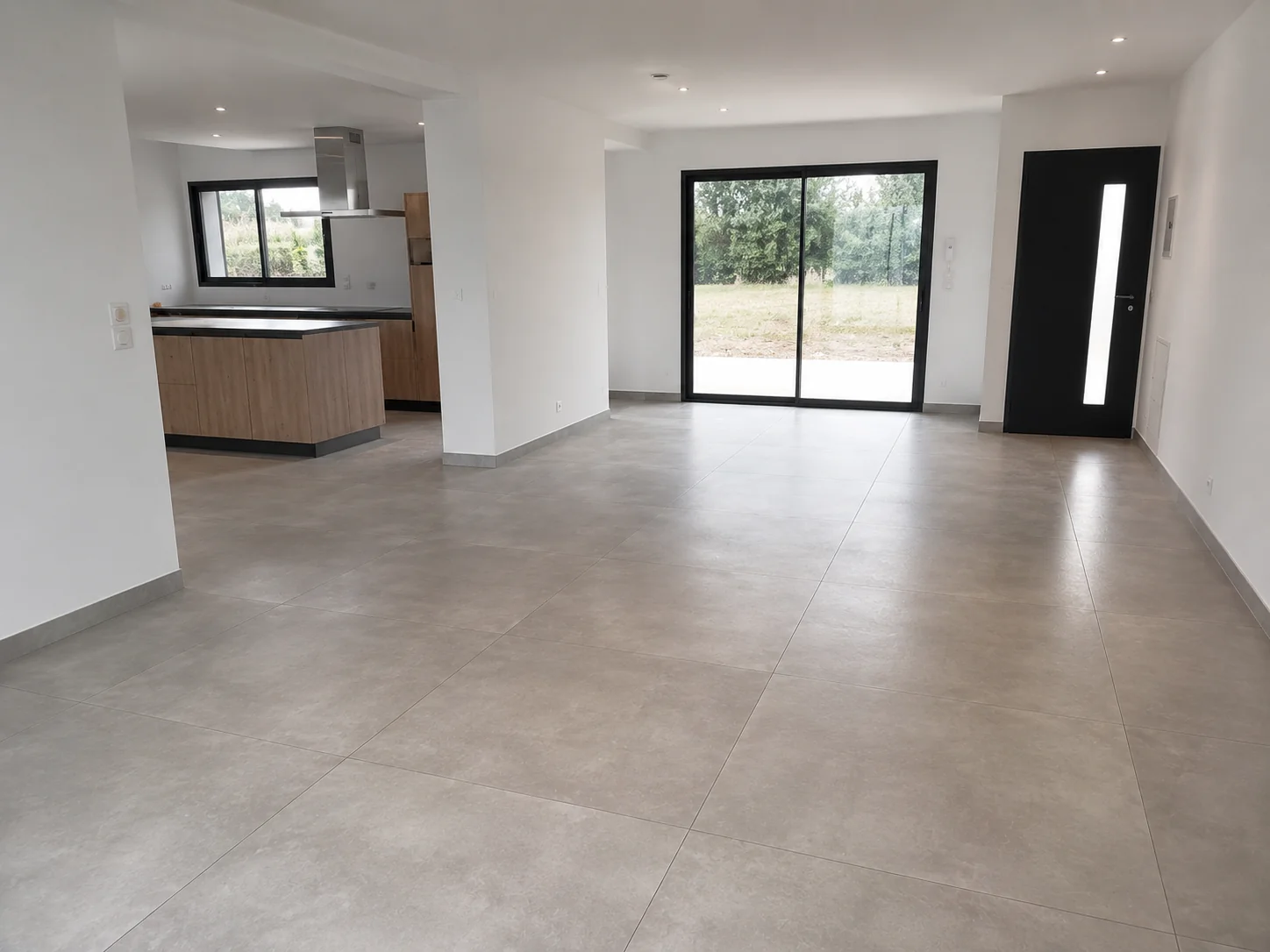 Pose carrelage grand format 60x60 dans une maison neuve à L'Huisserie